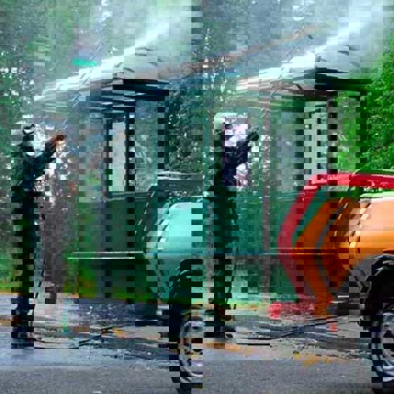 Pressure Washer with Bowser Image