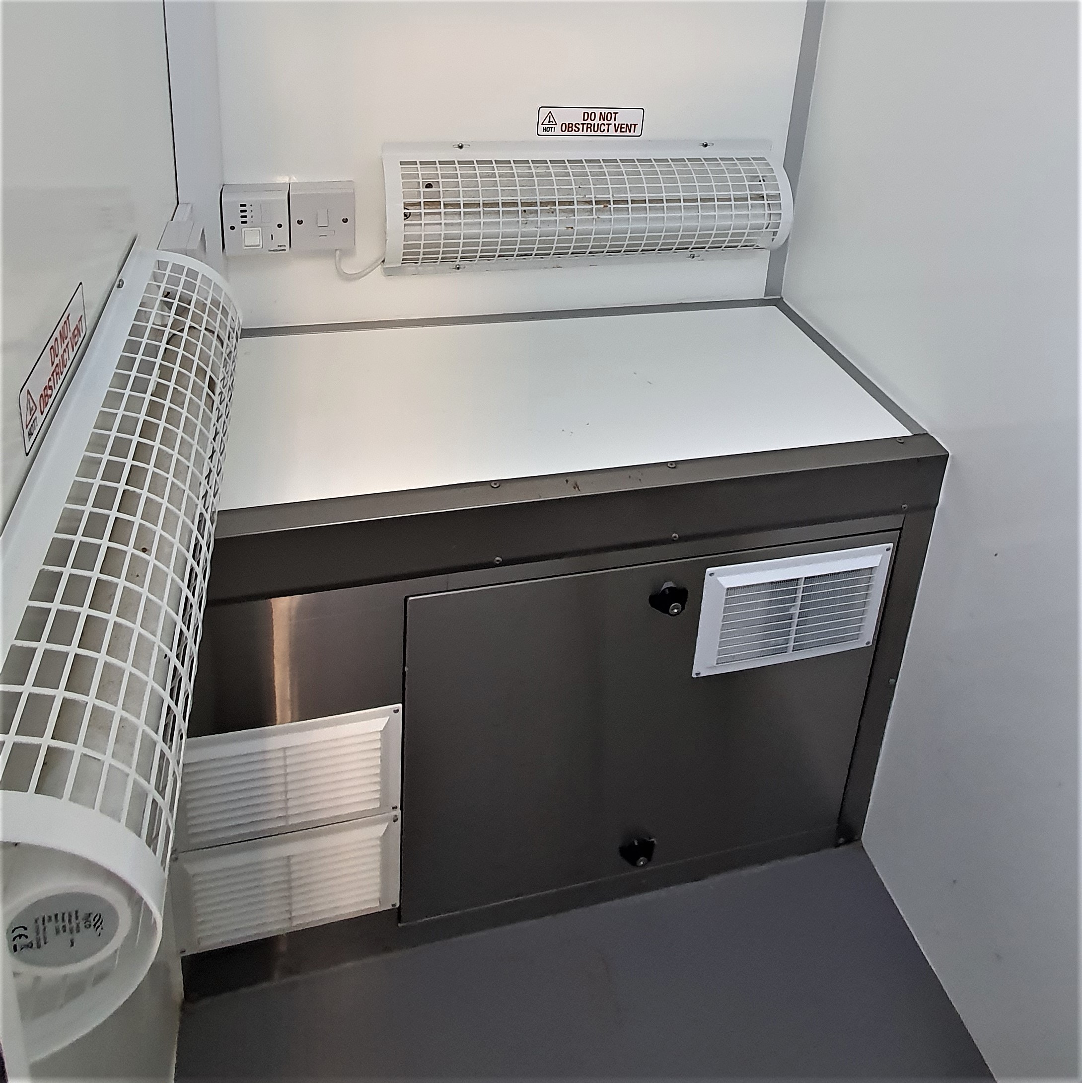 12' Solar Hybrid Welfare Units Image 8