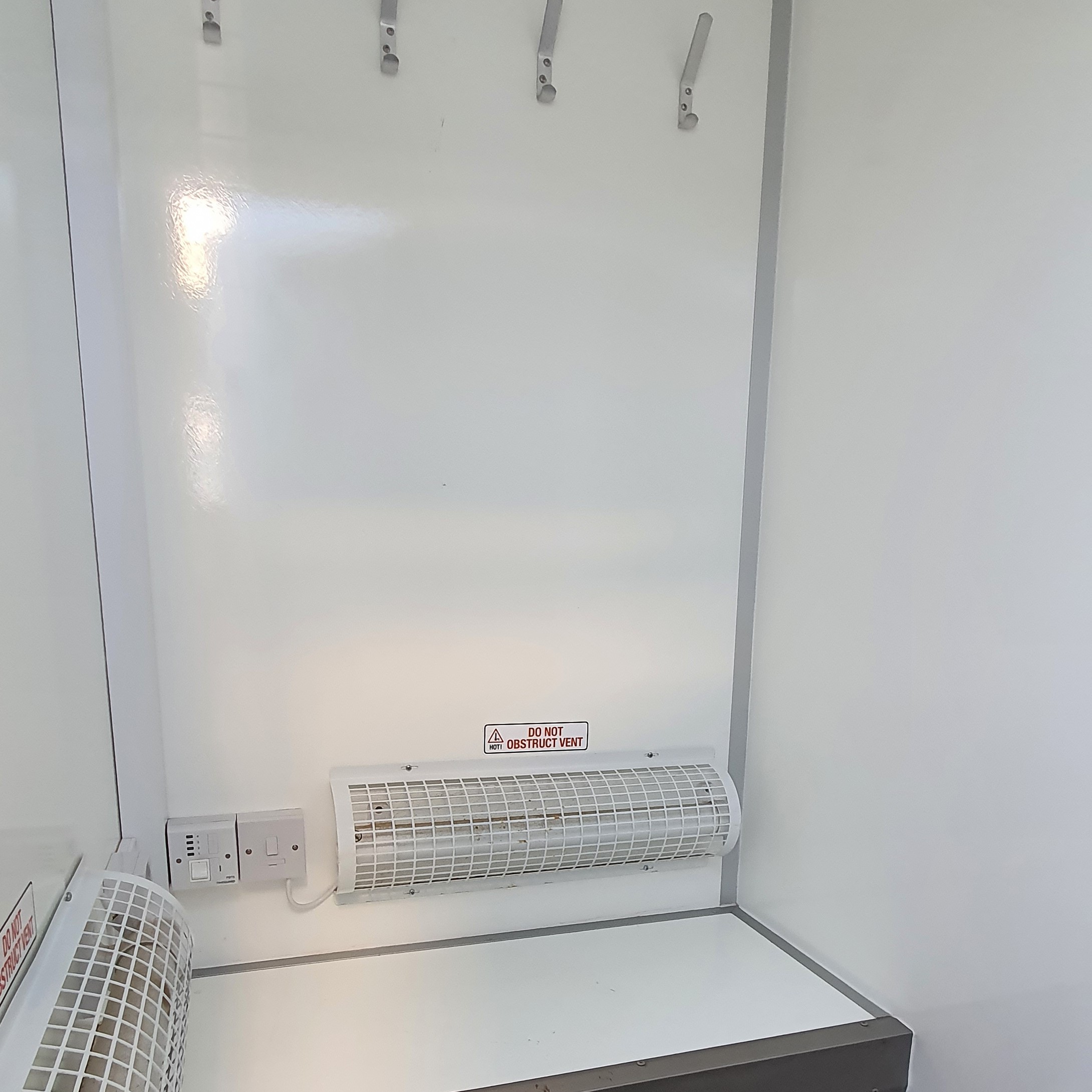 12' Solar Hybrid Welfare Units Image 9