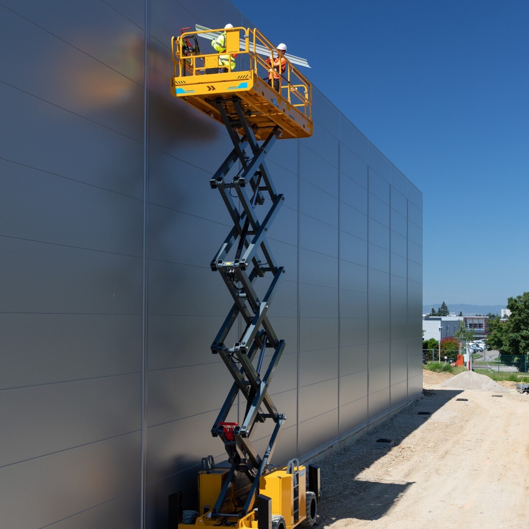 18m Hybrid Off-Road Electric Scissor Lift Image 3